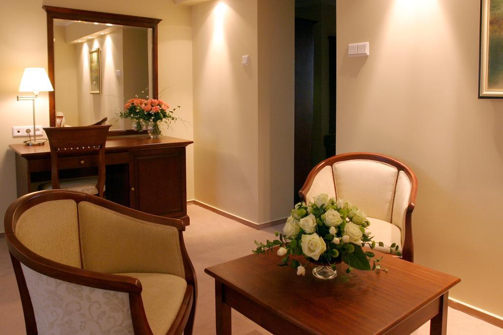 Hotel Prezydencki 3-Star Rzeszow Room photo